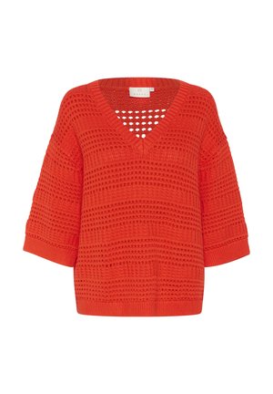 Crvena pletena majica s v-izrezom koja ima širok kroj, kratke rukave i teksturirane uzorke s izrezima na gornjem dijelu.