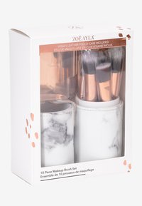 10-delt sminkebørstesett i en hvit boks. Børstene har håndtak i roségull; to holdere har et hvitt marmor-design med detaljer i vegansk skinn.