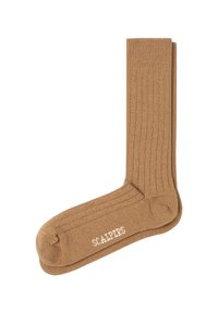 Calcetines marrones acanalados hechos de un tejido suave con una puntera reforzada; presenta el logo blanco "SCAIPERS" cerca del área del tobillo.
