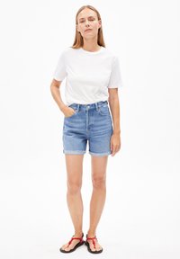 ARMEDANGELS SHEAARI - Jeans Shorts - blue