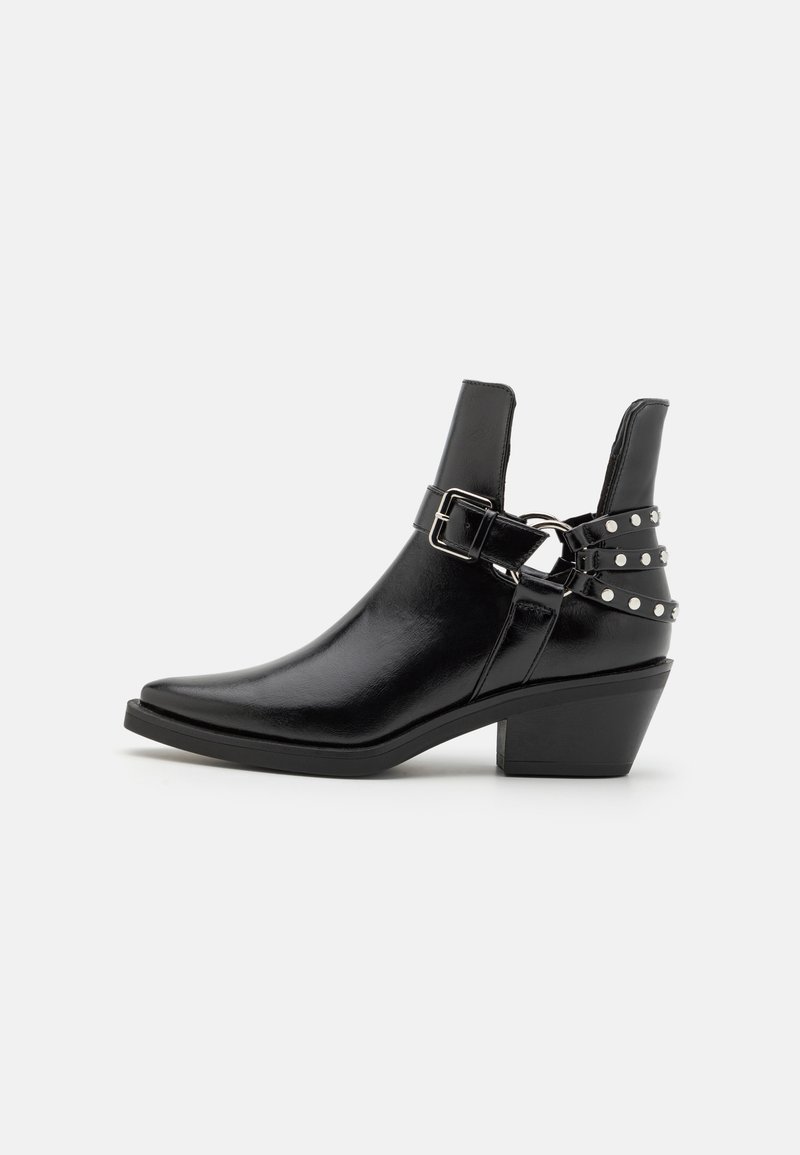 even&odd ankle boot