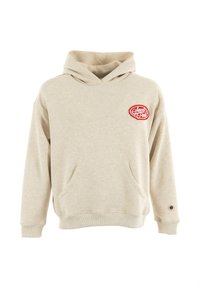 Sudadera con capucha color beige, fabricada en material suave, que cuenta con un bolsillo frontal y un logo rojo bordado en el lado izquierdo del pecho. Terminaciones de canalé en el dobladillo y en los puños.