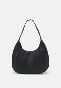 Borsa a tracolla in pelle nera dalla forma arrotondata, con texture liscia e chiusura a zip. Presenta un logo discreto sul davanti.