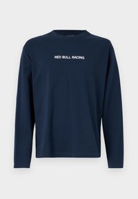 Camiseta de manga larga en color navy hecha de algodón, con cuello redondo y el texto "RED BULL RACING" en blanco en el pecho.