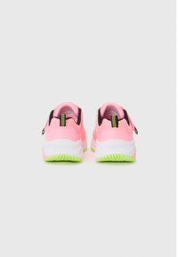Skechers Performance ELITE TEMPO UNISEX - Baskets basses - neon pink