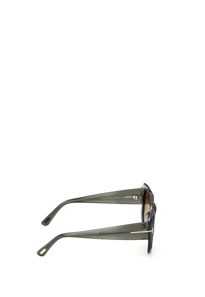 Lunettes de soleil noires élégantes avec des branches épaisses et des verres dégradés, vues de profil sur fond blanc.