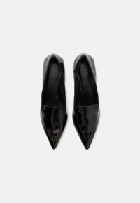 Black patent leather pointed-toe heels with a smooth texture, featuring a low-cut front and a sleek silhouette.