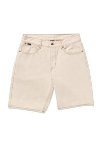 Shorts in denim color crema con taglio dritto, cinque tasche e dettagli in metallo color rame. Le cuciture aggiungono texture.