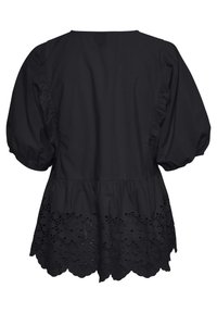 Črna bluzica s napihnjenimi rokavi in nabrano dekoracijo. Ima valoviti rob z zapletenim cvetličnim vezenjem in izrezanimi detajli. Pametna material.