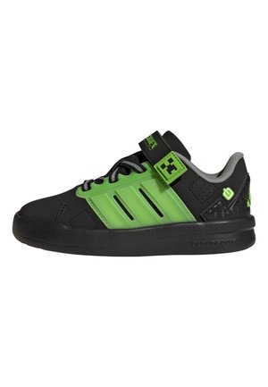Czarno-zielone dziecięce sneakersy z paskiem na rzep, sznurowadłami i wyściełaną podeszwą, z pikselowymi elementami designu na pięcie i pasku.