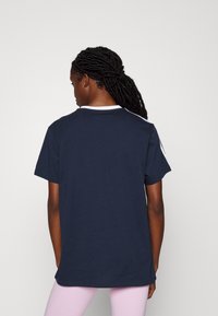 adidas Sportswear ESSENTIALS 3 STRIPES  - Potiskana majica - legend ink/white