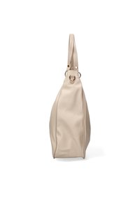 Borsa a tracolla in pelle beige con finitura testurizzata, lunga tracolla e accessori in metallo. La forma è affusolata, più ampia alla base e presenta cuciture verticali.