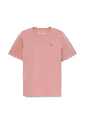 Camiseta de algodón rosa claro con mangas cortas, cuello redondo y pequeño logo bordado en el pecho izquierdo. Diseño sencillo y textura suave.