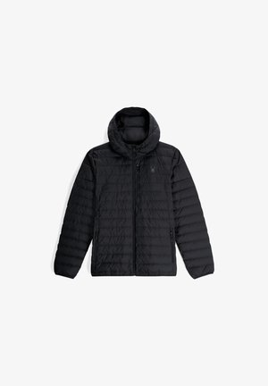 Schwarze Pufferjacke mit Kapuze, ausgestattet mit einem gesteppte Textur und einem Reißverschluss vorne. Zwei Seitentaschen und gemusterte Schulterdetails.