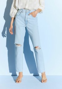 Next COLUMN - REGULAR FIT - Sirgete säärtega teksad - bleach rip
