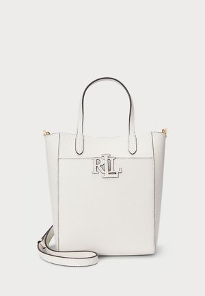 Biała skórzana torba na ramię o textured powierzchni, z podwójnymi rączkami oraz regulowanym paskiem na ramię. Posiada monogram RL w srebrnym wykończeniu.