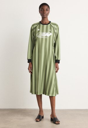 SHINY SPORT DEBBIE DRESS - Jerseyjurk - four leaf clover/oil green