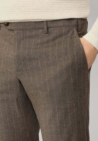 Façonnable STRIPED - Pantalones - mud brown