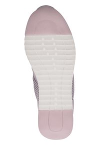 Suola di una scarpa da atletica di colore viola chiaro con fondo in gomma bianca testurizzata. Presenta un design di presa a motivo e una punta arrotondata per il comfort.