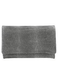Czarna i biała teksturowana kopertówka z wzorem skóry węża, prostokątny kształt i klapka zamykająca. Gładkie wykończenie i elegancki design.