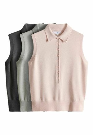 Tre ærmeløse strikkede poloer i sort, lysegrå og lyserød, hver med knapplade og ribkant, stablet side om side.