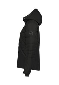 Chaqueta acolchada negra con capucha, que presenta un diseño acolchado, textura suave y un logo en la manga izquierda. Cierre frontal con cremallera.