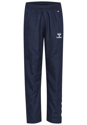 Marineblauwe sportbroeken met een elastische tailleband, voorzien van een wit logo en accenten, gemaakt van lichtgewicht, gladde stof.
