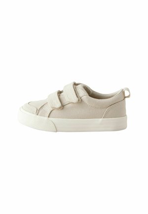 Beige lærredsneaker med to velcrolukninger og hvid gummisål, designet til afslappet brug.