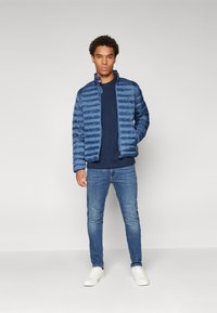 Tommy Hilfiger PACKABLE - Lett jakke - aegean sea