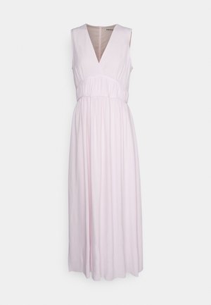 Robe sans manches rose clair avec un décolleté en V, taille froncée et jupe fluide. Tissu lisse avec un léger éclat. Fermeture éclair au dos.