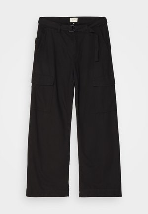 Pantalons cargo noirs en coton, avec des jambes larges, de multiples poches, une taille avec une ceinture et des détails de couture subtils.