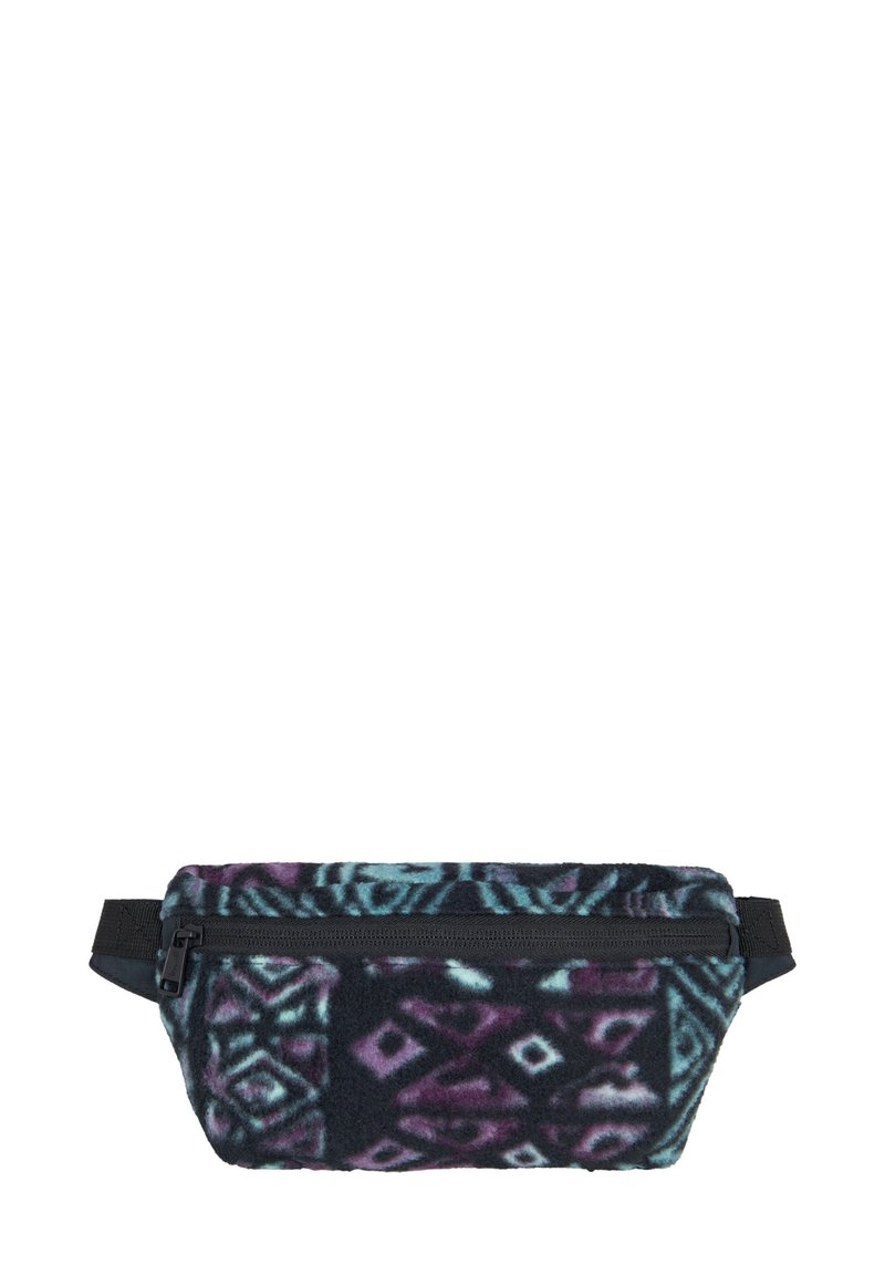Bolso de cintura de forro polar con un patrón geométrico en negro, púrpura y verde azulado, que cuenta con un bolsillo con cremallera en la parte frontal y una correa ajustable.