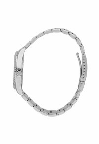 Orologio da polso in metallo argento con cassa rettangolare, bracciale a maglie collegate, corona texturizzata e chiusura regolabile. Finitura elegante e lucida.