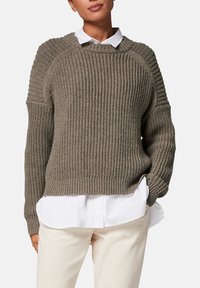 comma casual identity Sweter
