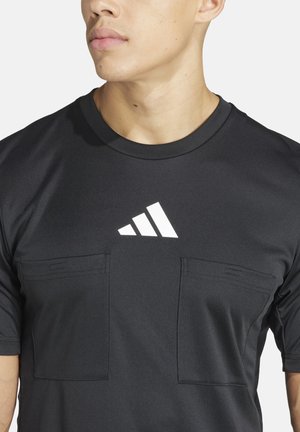 Zwarte korteblouse met twee borstzakken en een witte driehoekige logo gecentreerd op de borst. Soepele stoftextuur.
