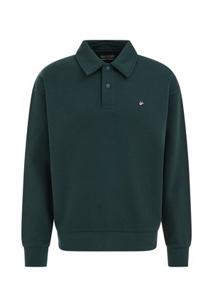 Dunkelgrüner Pullover mit langen Ärmeln, einem Kragen, zwei Knöpfen, gerippten Bündchen und Saum sowie einem kleinen Vogel-Logo auf der linken Brust.