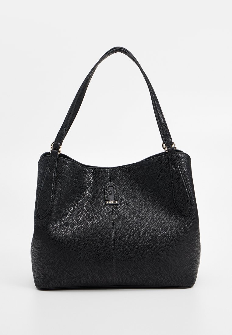 Czarna skórzana torebka o teksturowanej powierzchni, z hardwarem w złotym odcieniu i zaokrąglonym kształtem. Posiada podwójne uchwyty oraz detal z logo z przodu.