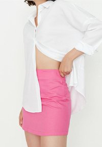 Trendyol Minigonna - pink