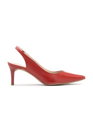 Crvene kožne slingback pumpe s uskim nosom i blok petom od 5 cm. Glatka tekstura s minimalnim detaljima i bez vidljivih metalnih ukrasa.