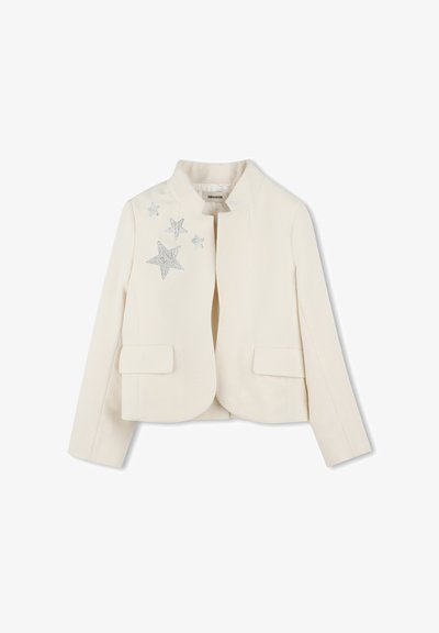 Veste blanche ajustée avec un col rond, ornée d'étoiles en argent d'un côté et de deux poches avant. Texture lisse.