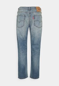 Jeans in denim blu con vestibilità dritta, presentano un'etichetta in pelle in vita e due tasche posteriori con dettagli cuciti.