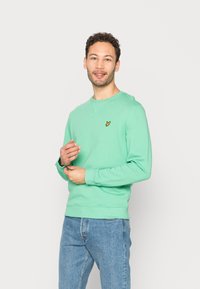 Lyle & Scott CREW NECK - Camisola - green glaze