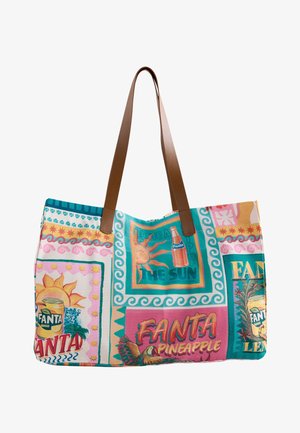 Tragetasche mit braunen Griffen und bunten Retro-Fanta-Designs, darunter Ananas- und Zitronengeschmack sowie grafische Elemente mit Sonne-Motiv.
