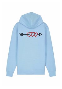 Hoodie bleu clair avec un flèche noire brodée et trois cœurs rouges. Tissu doux, coupe décontractée, capuche ajustable.