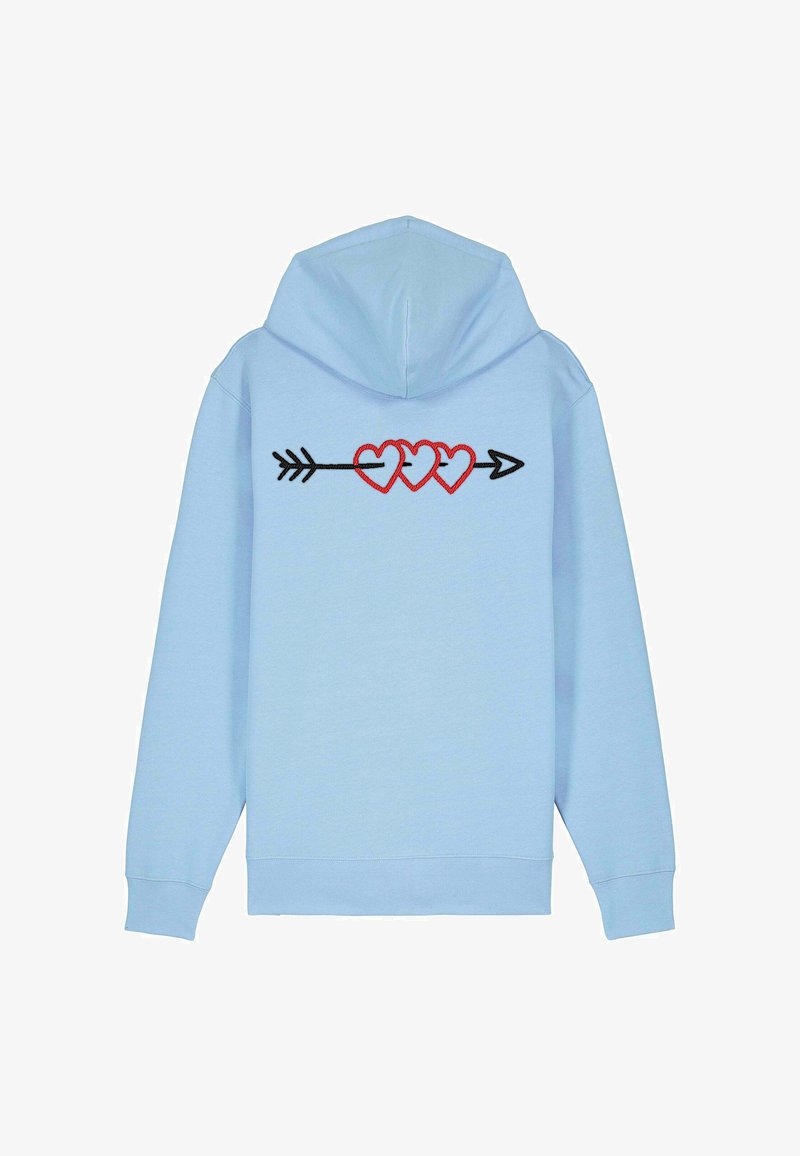 Hoodie bleu clair avec un flèche noire brodée et trois cœurs rouges. Tissu doux, coupe décontractée, capuche ajustable.
