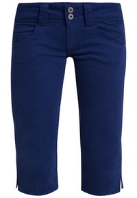 Tmavě modré zkrácené kalhoty s předními kapsami, poutky na opasek, dvojitým zapínáním na knoflíky a malými bočními rozparky na lemu.