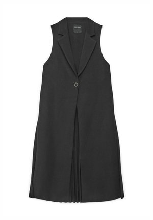 Ärmellose schwarze Weste mit maßgeschneidertem Design, mit Revers, vorderen Knopfverschluss und gefälteltem Rückenteil. Glatte Stoffoberfläche.