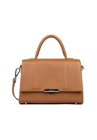 Sac à main en cuir tan au design structuré, avec une poignée supérieure et une bandoulière amovible. Il possède un fermoir en argent et une texture subtile.