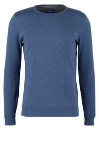 Pull en tricot bleu moyen, col rond, manches longues, poignets et ourlet côtelés, texture douce, design minimaliste, sans motifs visibles.