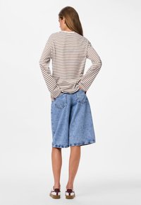 Pieces PCSADIE LS - Pikkade varrukatega topp - cloud dancer